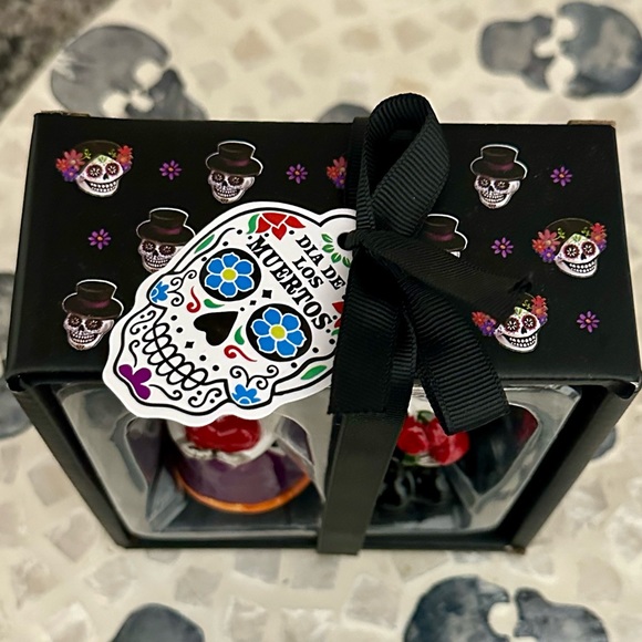 Sugar Skull•Salt/Pepper Shakers - Picture 4 of 8